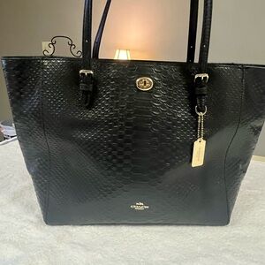 Coach Limited Edition  Turn - lock  reptile embossed , black Leather Tote - EUC